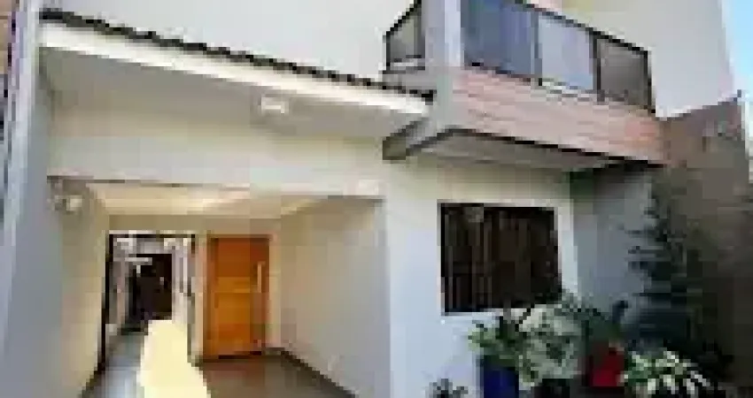 VENDE-SE UMA LINDA CASA ASSOBRADA  COM 3 QUARTOS SENDO UMA SUITE