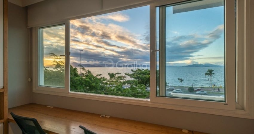 Apartamento de 164m² com 3 suítes frente beira mar Florianópolis