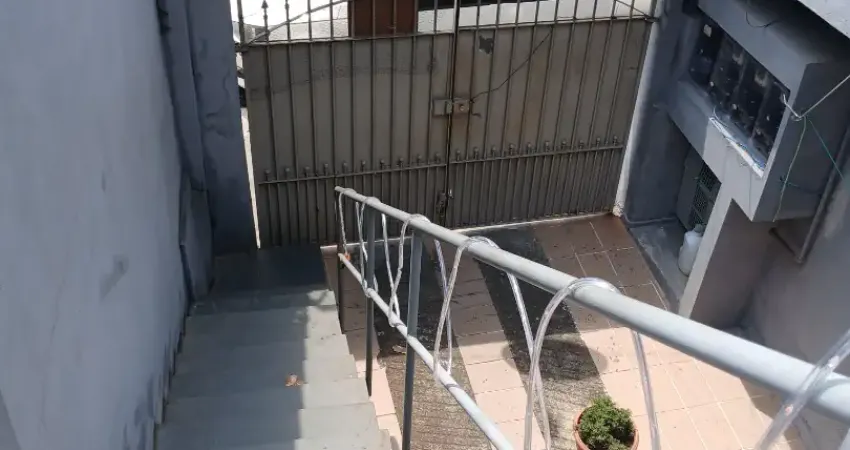 Casa com  03 cômodos grandes próximo estação grajaú  fácil acesso