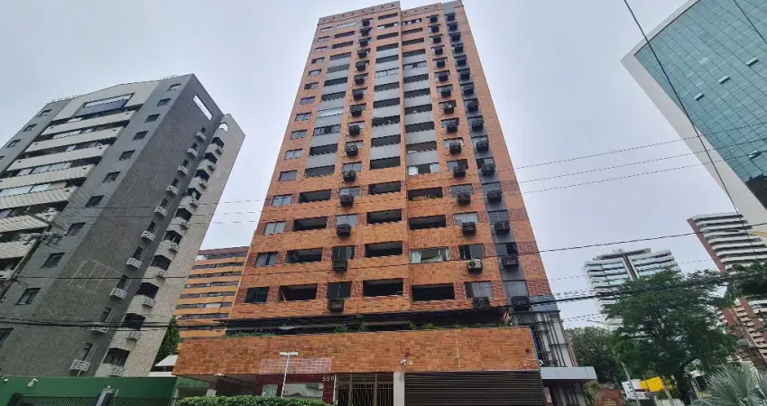 Apartamento amplo com localização privilegiada no Meireles
