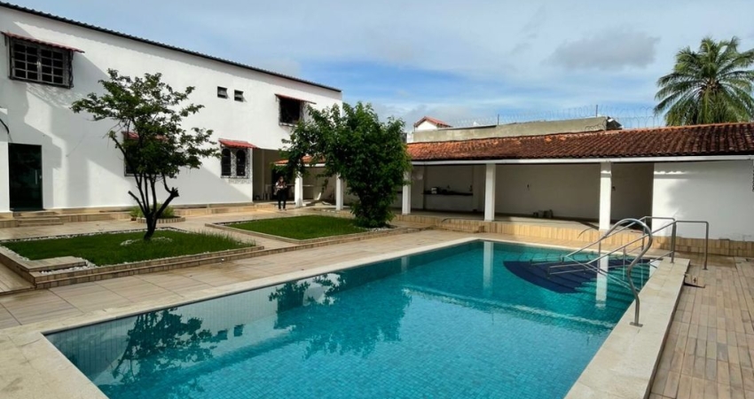 EXCELENTE CASA NA CONSTANTINO NERY - COND. LE VILLAGE BLANC - 5 QUARTOS SENDO 3 SUÍTES, PISCINA, ELEVADOR - WHATSAPP 929 8144-1596