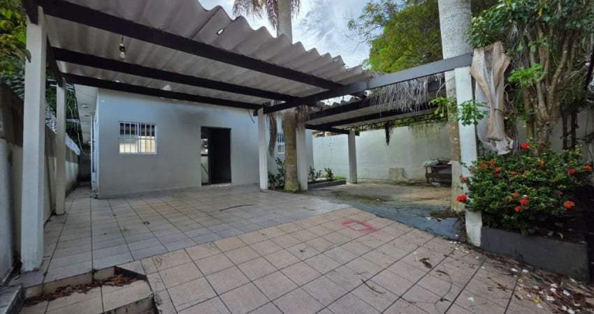 EXCELENTE CASA COMERCIAL NO BAIRRO SÃO FRANCISCO - 4 SALAS AMPLAS, 6 VAGAS DE GARAGEM - WHATSAPP 9298144-1596