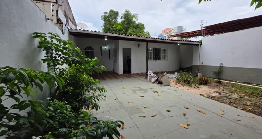 EXCELENTE CASA NO PARQUE DEZ - 2 SUÍTES E 1 QUARTO - WHATSAPP 929 8144-1596