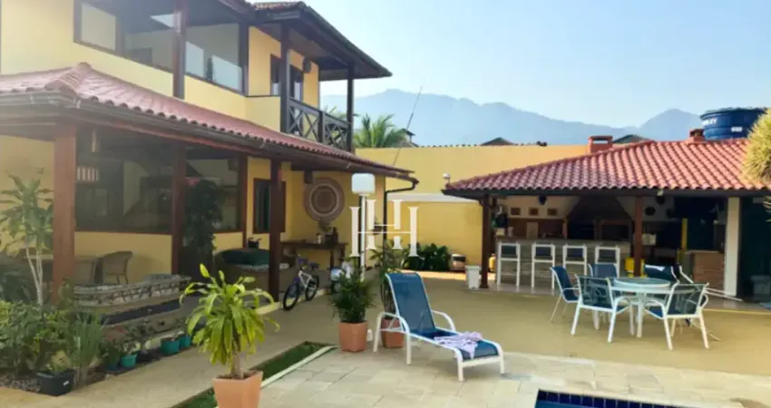 Deslumbrante Casa à Venda em Condomínio em Vargem Pequena