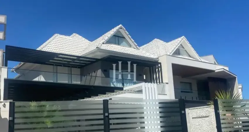 Casa em condomínio fechado com 4 quartos, closet e muito mais disponível para aluguel no bairro de Vargem Grande!