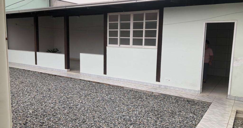Casa para Venda em Camboriú, Centro, 2 dormitórios, 1 banheiro