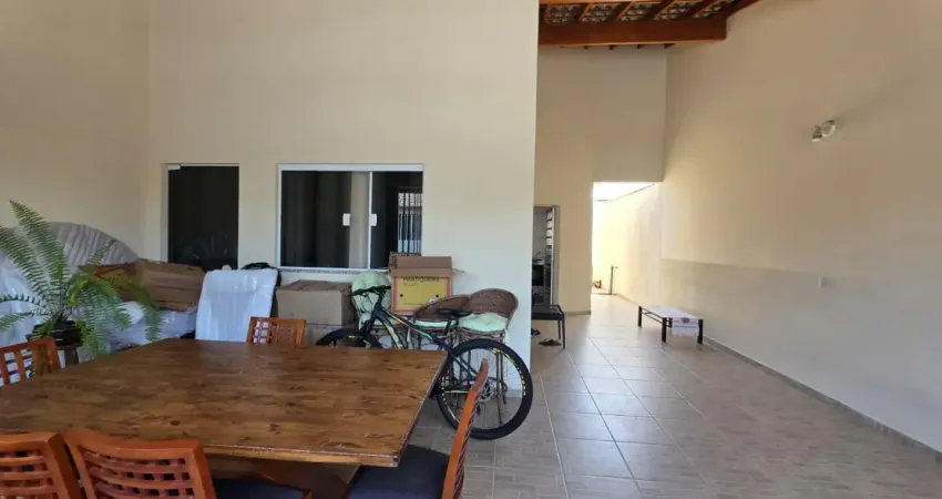 Linda casa com 3 dormitórios sendo 1 suíte no jardim santa marta em salto sp