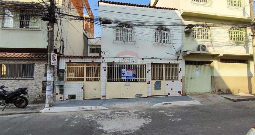À venda Casa em Itararé, Vitória: 05 Quartos, Oportunidade de negócio ou geração de renda.