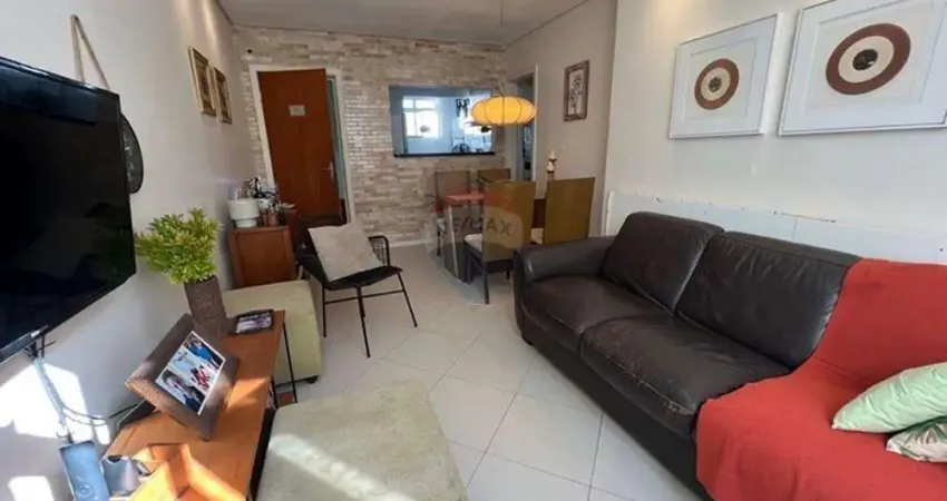 Apartamento reformado com 2 quartos à venda na quadra do mar em Jardim da Penha