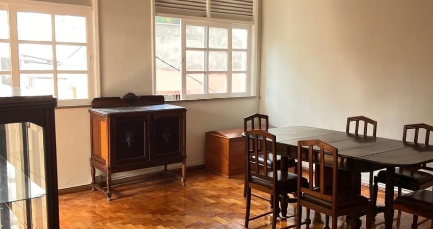 'Amplo Apartamento 3/4 com Dependência no Corredor da Vitória!'