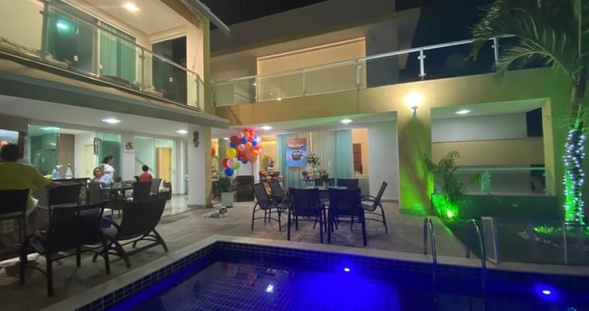Seja bem-vindo ao seu novo lar de luxo no coração do Alphaville Litoral Norte 2, casa nascente de muito bom gosto.