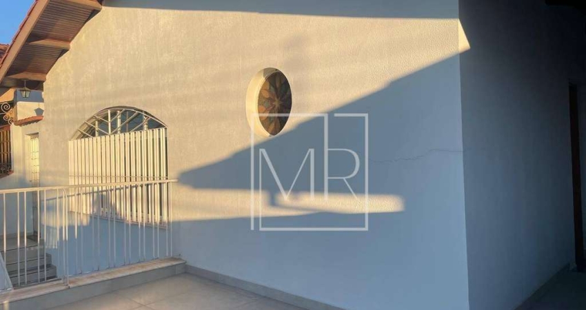 Casa com 3 dormitórios, sendo -1 suíte para alugar, 200 m² por R$ 4.200/mês - Centro - Atibaia/SP