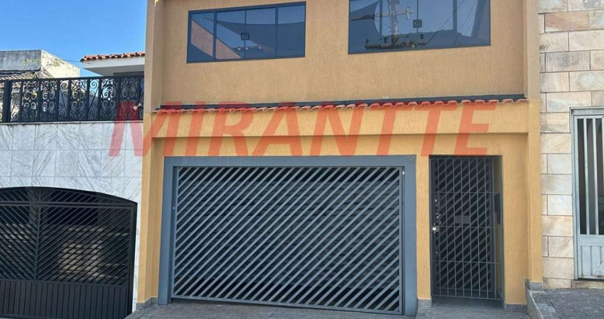 Sobrado de 174m² com 3 quartos em Água Fria