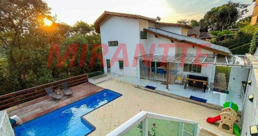 Cond. fechado de 300m² com 4 quartos em Cumbari