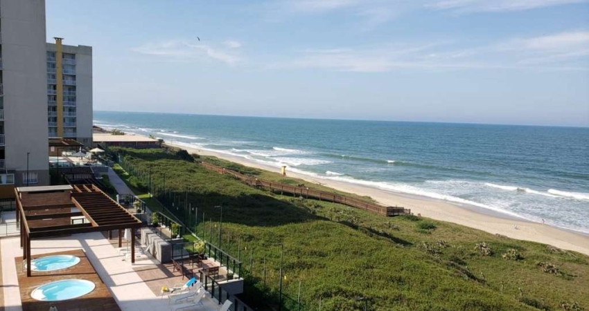 Apartamento pé na areia com vista para o Mar, com 02 dormitórios e área de lazer completa em Barra Velha/SC. Ref. 230