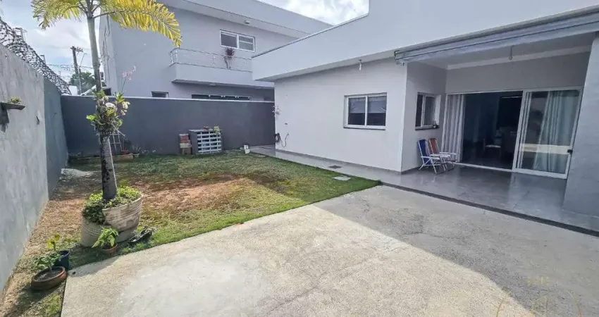 Casa térrea com espaço gourmet e quintal no condomínio campos do conde iii em tremembé sp