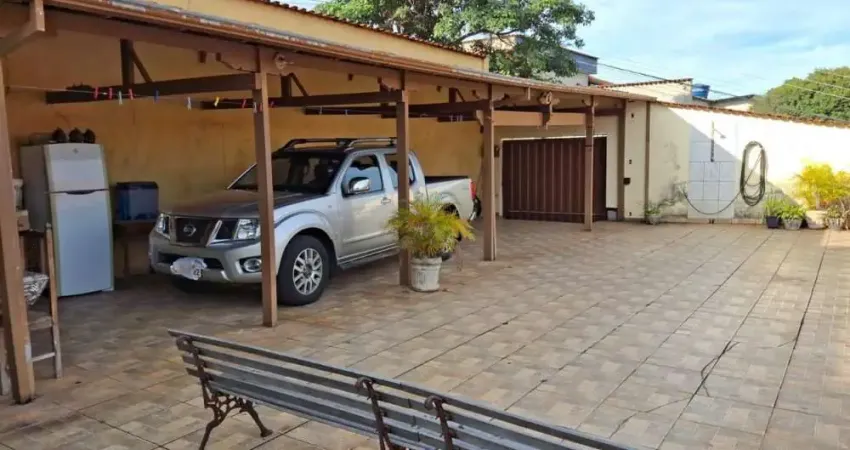 Casa com 3 quartos à venda no Industrial, Contagem 