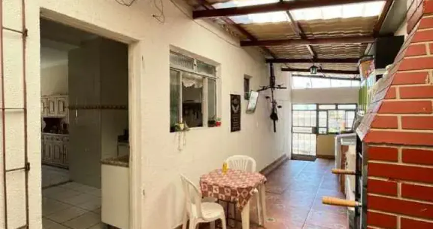 CASA NO BANDEIRANTES