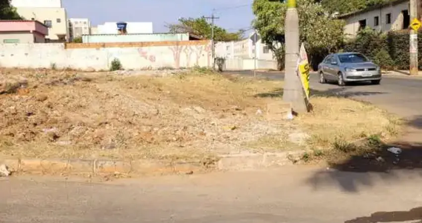 Terreno à venda na Rua Embaúba, Novo Barreirinho, Ibirité