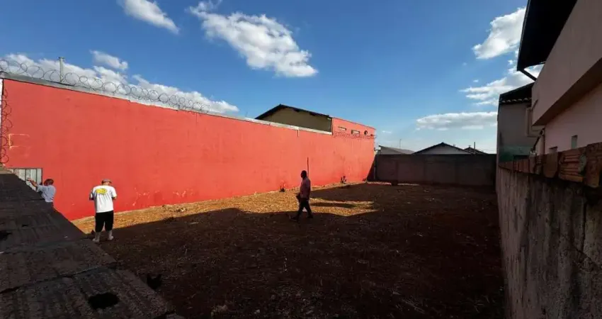 Terreno à venda na Praça Fátima, Pedra Azul, Contagem