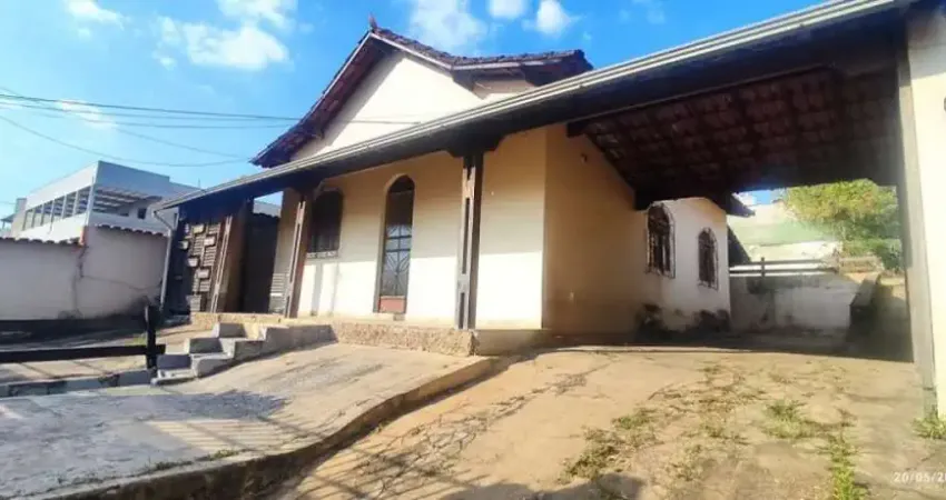 Casa com 3 quartos à venda na Rua Antônio Eustáquio Piazza, Tirol, Belo Horizonte