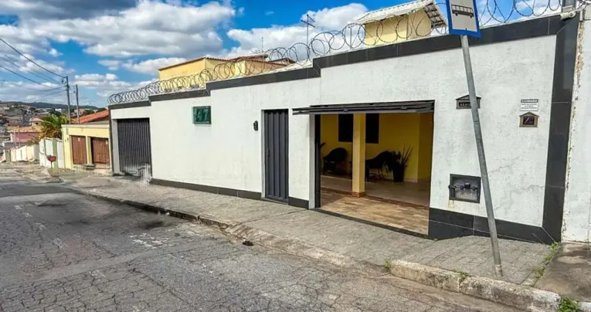 Casa com 2 quartos à venda na Avenida Manhuaçu, Niterói, Betim