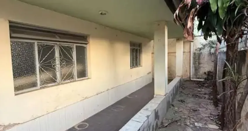 Casa com 3 quartos à venda na Rua Freitas de Oliveira, Centro, Ibirité