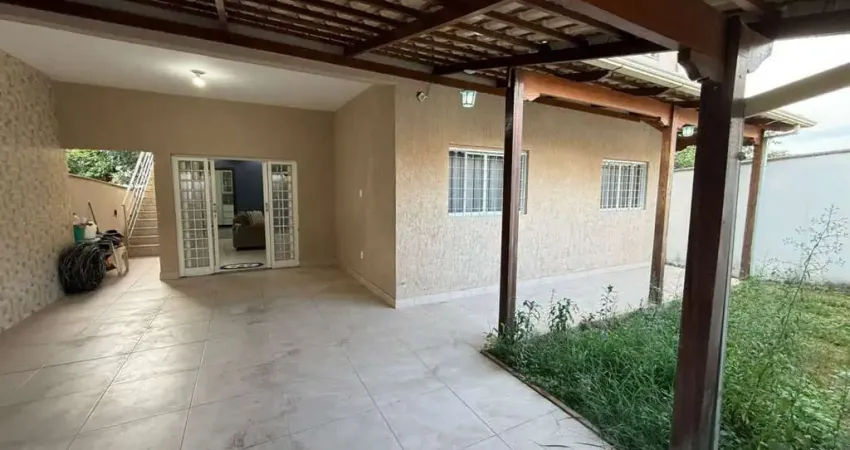 Casa com 3 quartos à venda na Rua Montes Claros, Lajinha, Ibirité