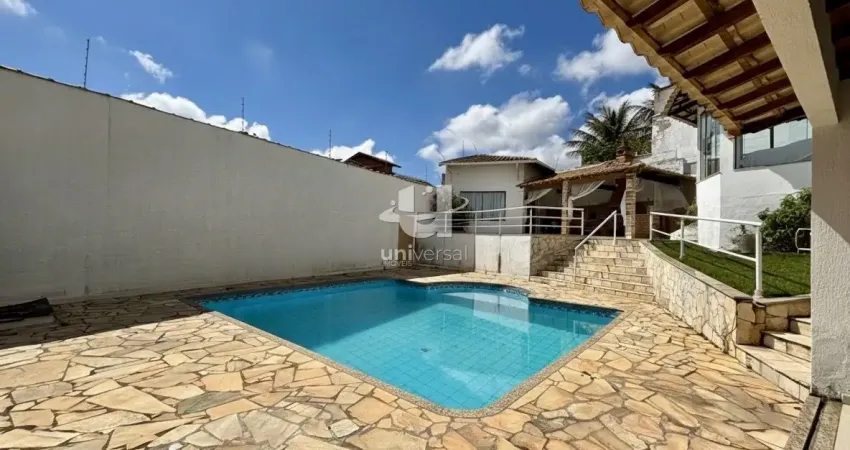 Viva o Melhor do Alto dos Pinheiros: Casa Espaçosa com Área de Lazer Incrível