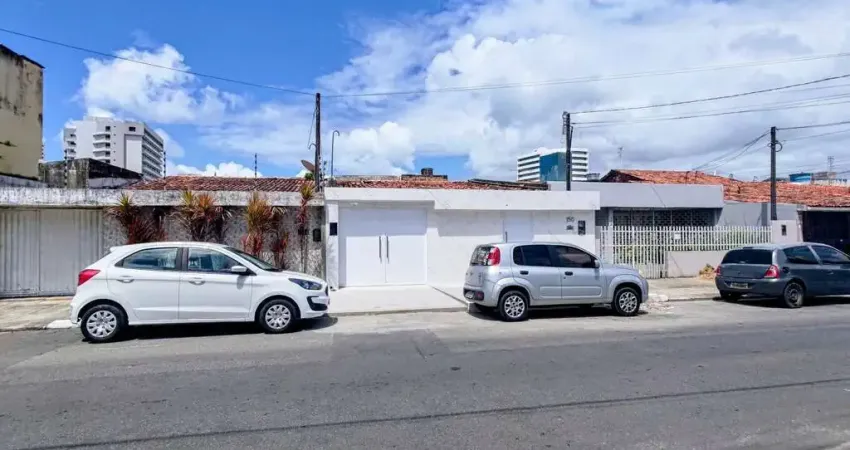 Casa com 4 suítes e ponto comercial na Gruta de Lourdes - R$ 650.000