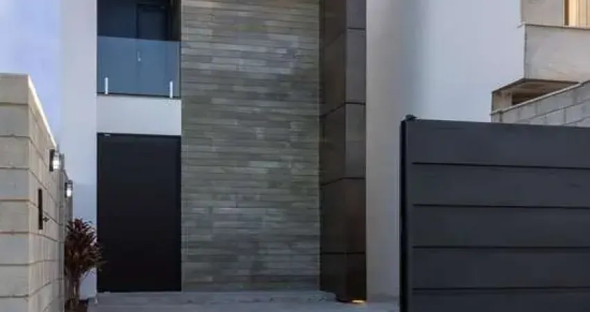 Casa residencial para Venda em rua pública, Sim, Feira de Santana, 3 quartos, 1 suíte, 1 sala, 1 banheiro, 2 vagas, 180m² área total.