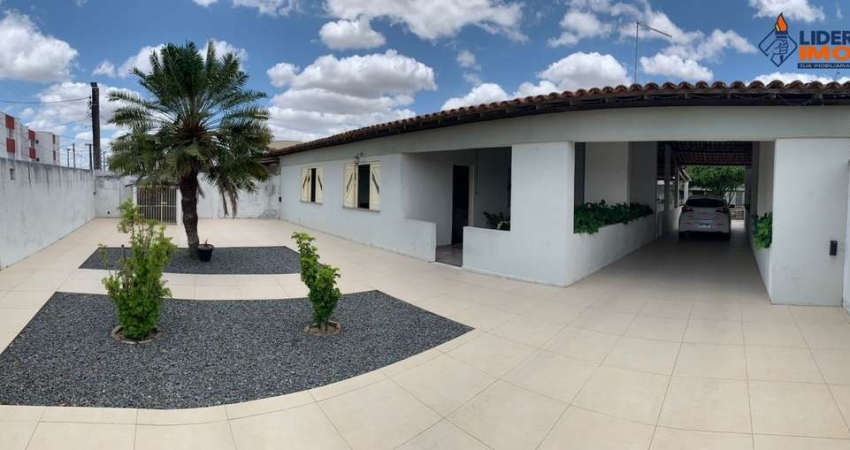 Casa residencial para Venda em rua pública, Muchila, Feira de Santana, 5 quartos, 1 suíte, 1 sala, 2 banheiros, 5 vagas, 600m² área total.