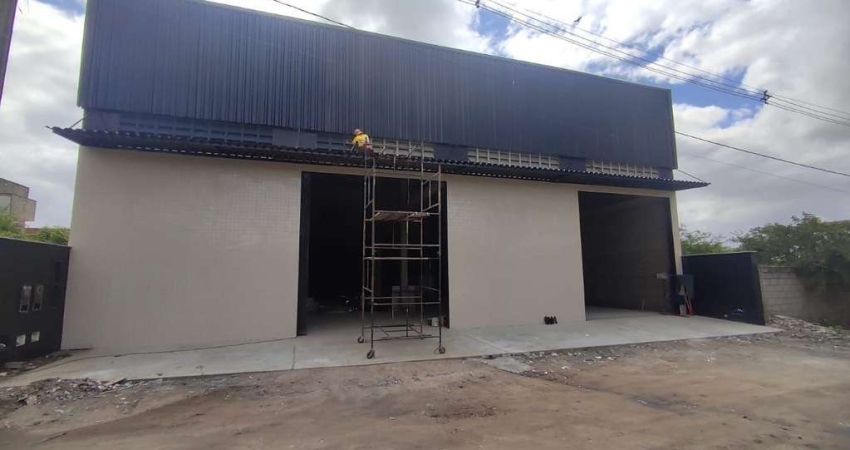 Galpão comercial para Locação em rua pública, Lagoa Salgada, Feira de Santana, 2 salas, 2 banheiros, 270m² área total.