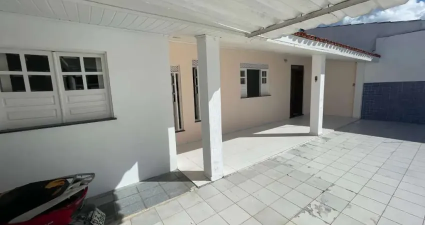 Casa residencial para Venda em Rua Publica, Sim, Feira de Santana, 2 quartos, 1 sala, 2 banheiros, 6 vagas, 347 m²área total
