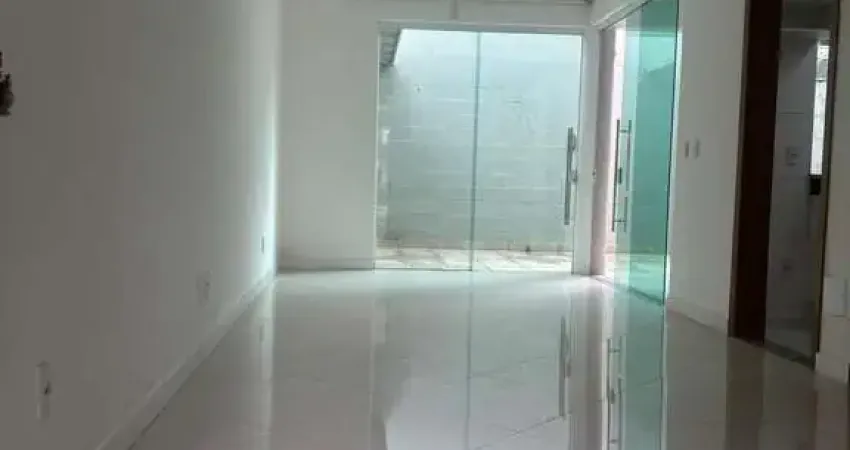 Casa residencial para locação em condomínio fechado no sim, feira de santana, 3 quartos sendo suítes, 4 banheiros, 2 vagas, 200 m² área total.