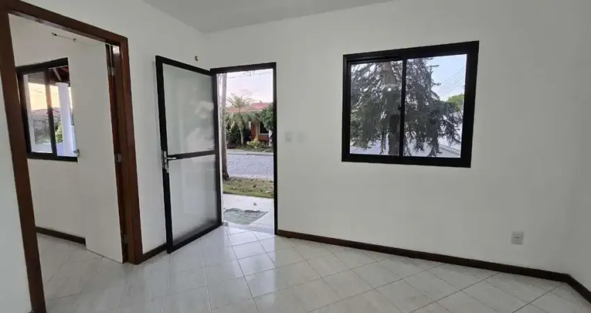 Casa residencial para locação em condomínio fechado, santa mônica, feira de santana, 4 quartos sendo 2 suítes, 1 sala, 3 banheiros, 2 vagas.