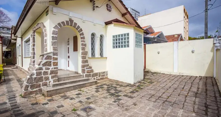 Casa à venda na Rua Alferes Ângelo Sampaio, 395, Água Verde, Curitiba