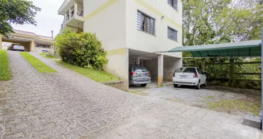 Apartamento no Ahu com 2 quartos e 100 m privativos com uma vaga de garagem.