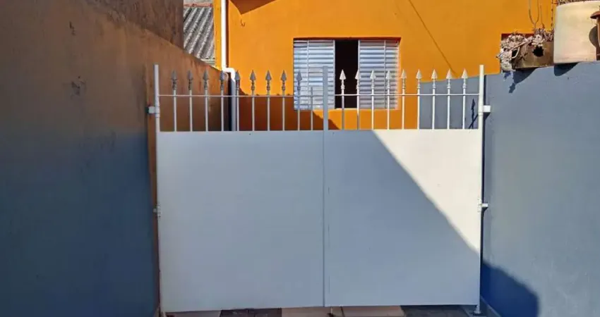 Casa Térrea Independente com 2 Dormitórios, Quintal e Excelente Localização – 75 m² de Conforto e Funcionalidade