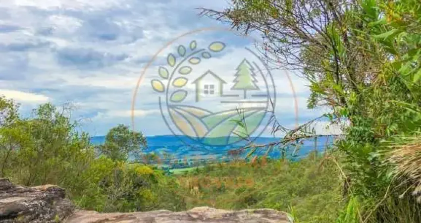 BELÍSSIMA FAZENDA COM CACHOEIRA E NASCENTE EM CARRANCAS - FA00107