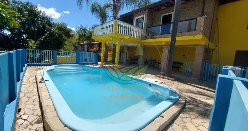 Excelente chácara com acesso á represa de paraibuna  ch00361