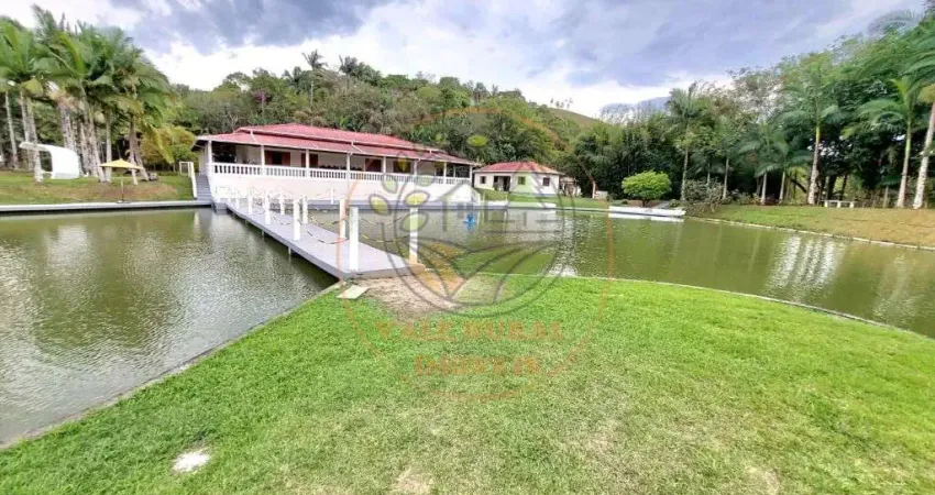 DESLUMBRANTE PROPRIEDADE DE 38.000 M² POSSUINDO LAGO COM ILHA EM SJCAMPOS! PODENDO GERAR RENDA! CH00210