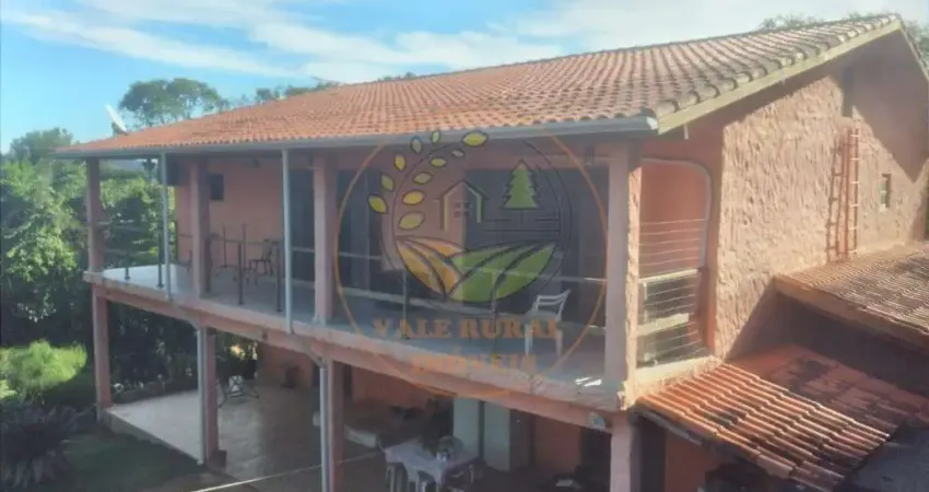 EXCELENTE CHÁCARA EM CONDOMINIO FECHADO COM 11.000 M² NA ZONA NORTE, ESCRITURADA E COM PISCINA!  CH00048