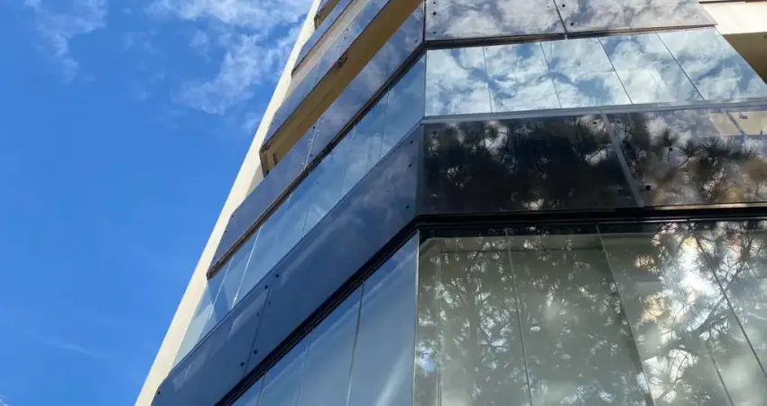 Cobertura cinematografica com jacuzzi, saunas e piscina no coração do Paraiso com Sao Paulo à seus pés