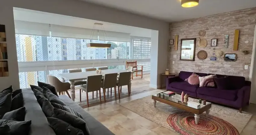 Apartamento reformado pronto para morar , bom gosto e qualidade nos produtos e acabamentos, imóvel com localização privilegiada e numa rua calma