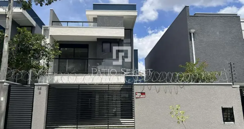 Sobrado triplex com 3 dormitórios e 2 vagas de garagem no Cajuru - Curitiba/PR