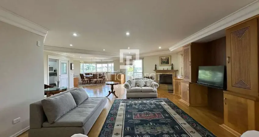 Casa em condomínio fechado, com piscina, em santa felicidade