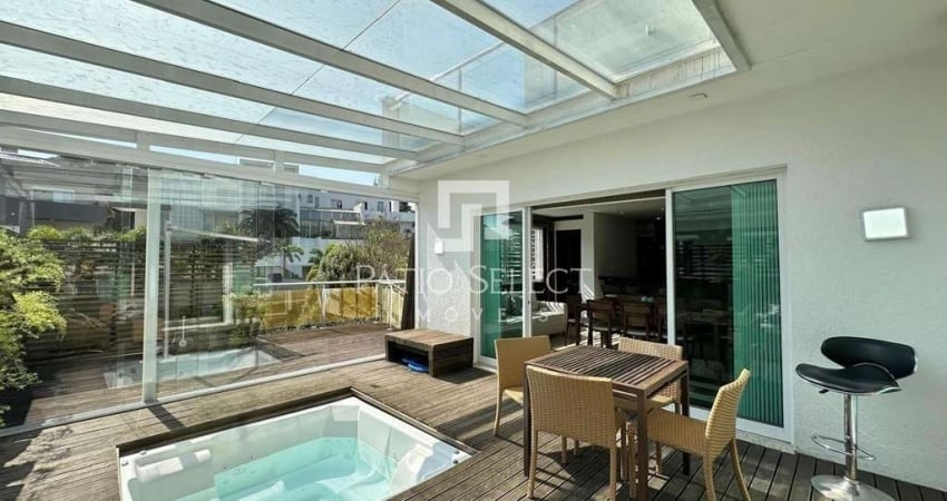 Casa luxuosa, localizada no Campo Comprido, com área total de 695m², 04 Suítes, 04 Vagas, em Condomínio fechado.