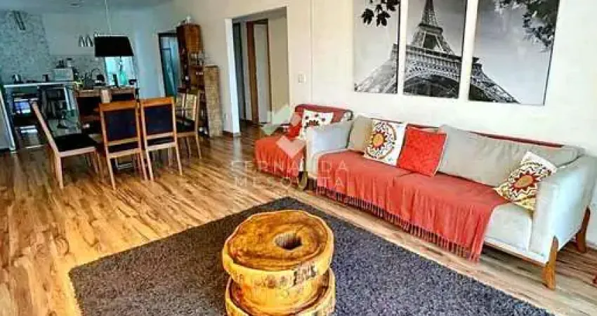 Casa à venda na várzea em teresópolis com 3 quartos, varanda e vista livre