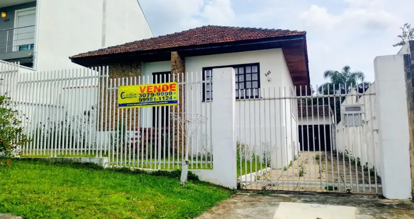 Terreno com 319m² contendo uma residência em alvenaria no bairro boa vista